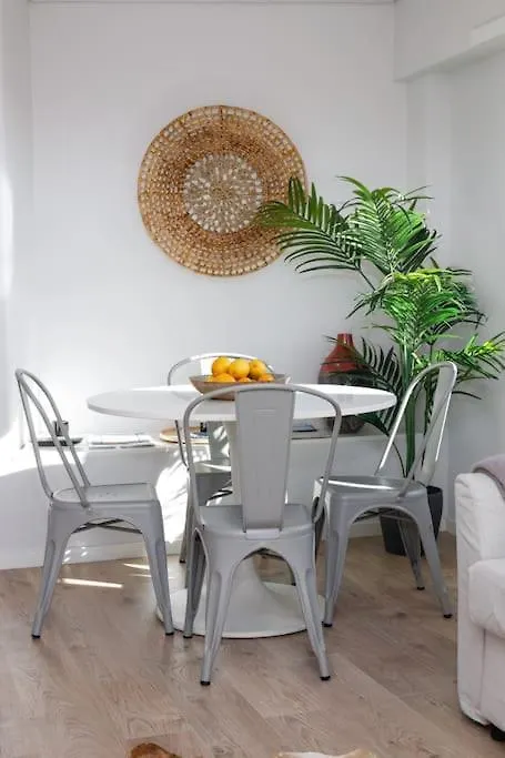 Lisbon Central Apartment With Balcony