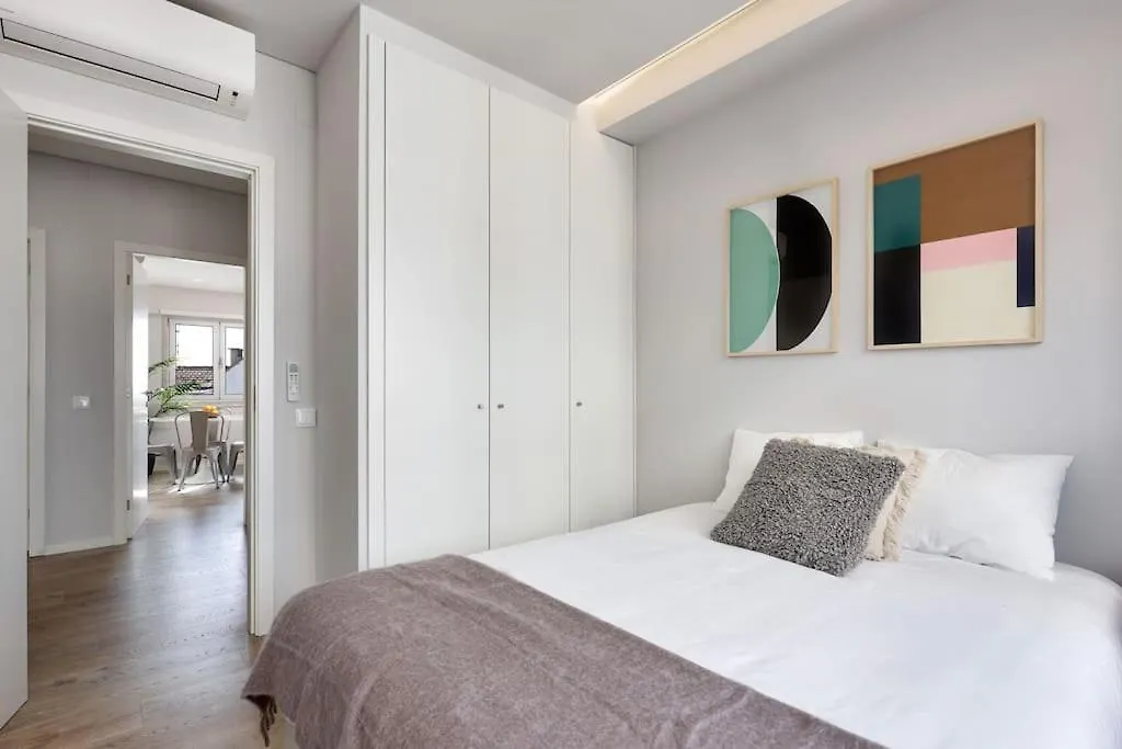 Lisbon Central Apartment With Balcony