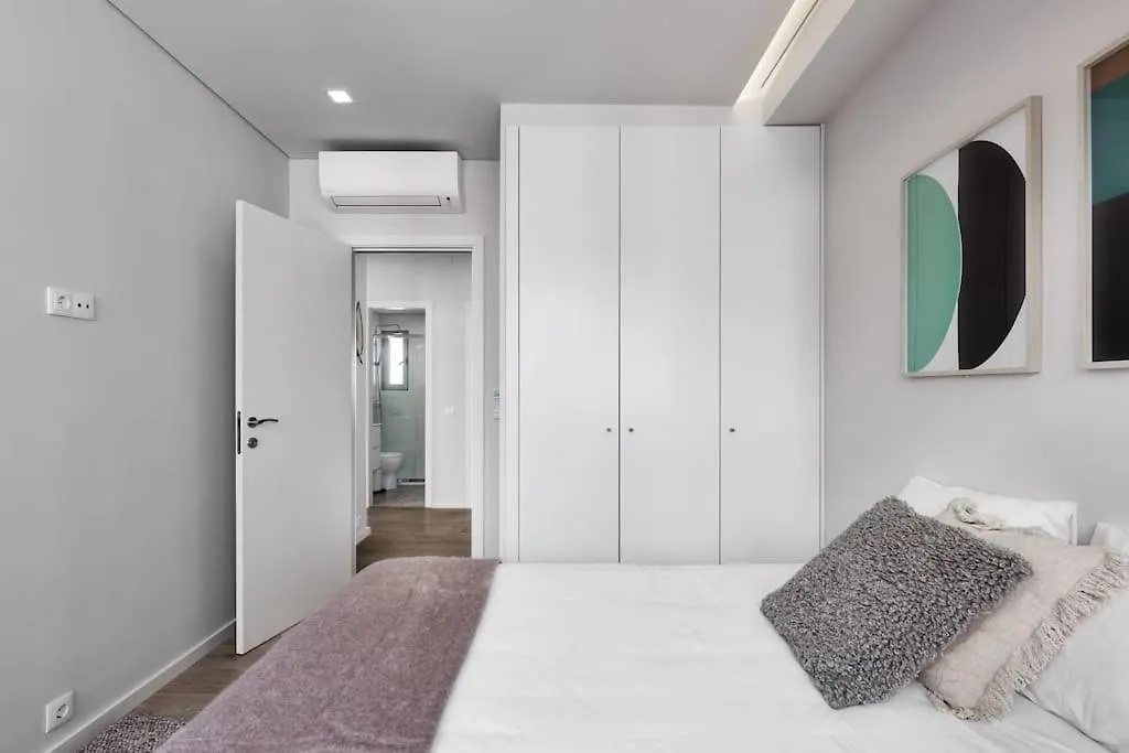 Lisbon Central Apartment With Balcony